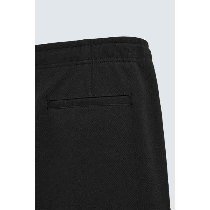 ШОРТЫ КОМФОРТНОЙ ПОСАДКИ ИЗ РЕЛЬЕФНОЙ ТКАНИ