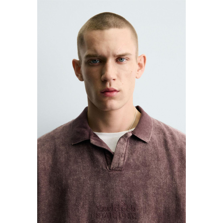 ПОЛО ИЗ РЕЛЬЕФНОЙ ТКАНИ С ЭФФЕКТОМ ПОТЕРТОСТИ