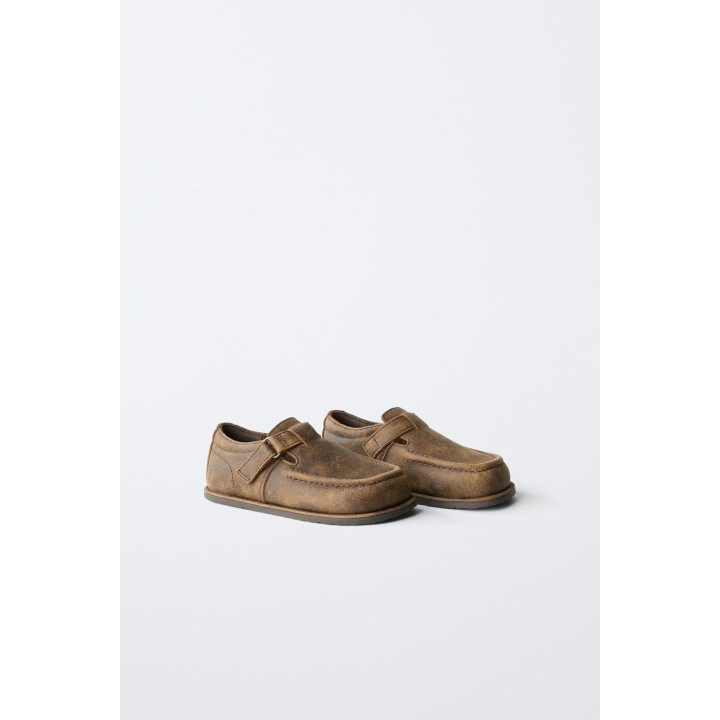 КОЖАНЫЕ ТУФЛИ С ПРЯЖКОЙ