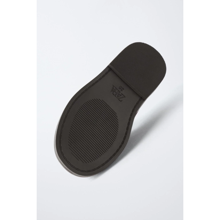 Лоферы с кисточкой из ограниченной коллекции из кожи