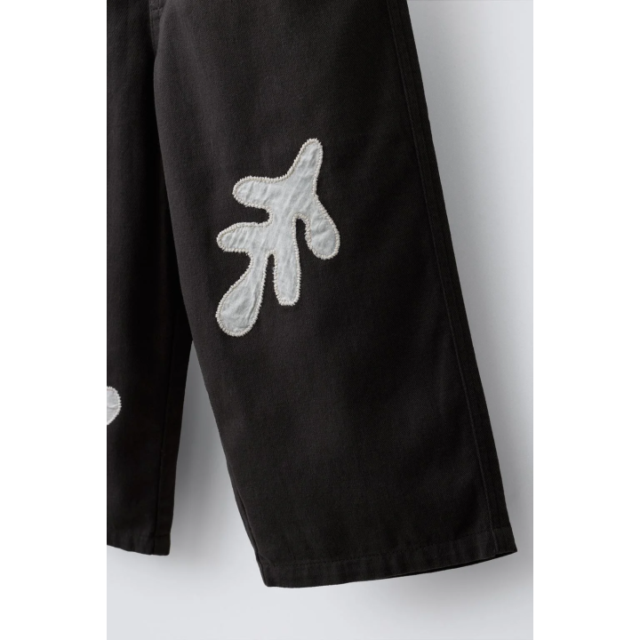 БРЮКИ С ЛИСТЬЯМИ-НАШИВКАМИ