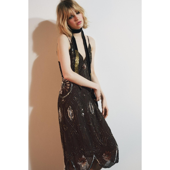 ПЛАТЬЕ ИЗ ЖОРЖЕТА С ПАЙЕТКАМИ И БУСИНАМИ