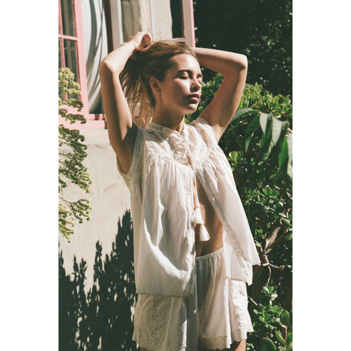 Топ limited edition с вышивкой кружевом