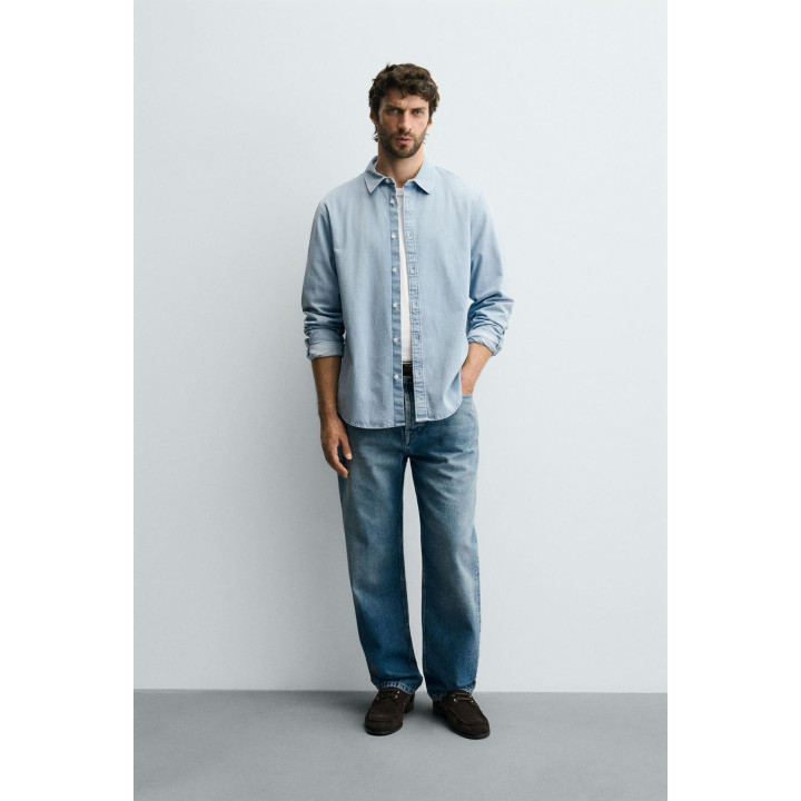 Рубашка из выцветшего денима