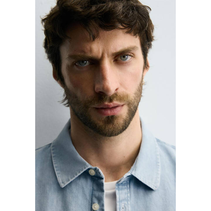 Рубашка из выцветшего денима