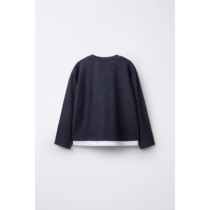 СВИТЕР ИЗ МЯГКОЙ ТКАНИ С КОНТРАСТНЫМИ ДЕТАЛЯМИ