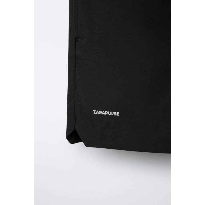 ТЕХНОЛОГИЧНЫЕ ШОРТЫ-БЕРМУДЫ С ЛОГОТИПОМ