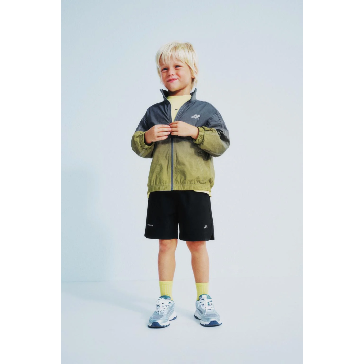 ТЕХНОЛОГИЧНЫЕ ШОРТЫ-БЕРМУДЫ С ЛОГОТИПОМ