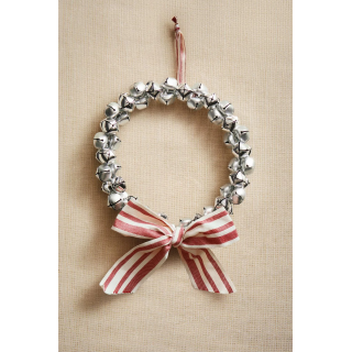 Рождественский венок из сани с колокольчиками