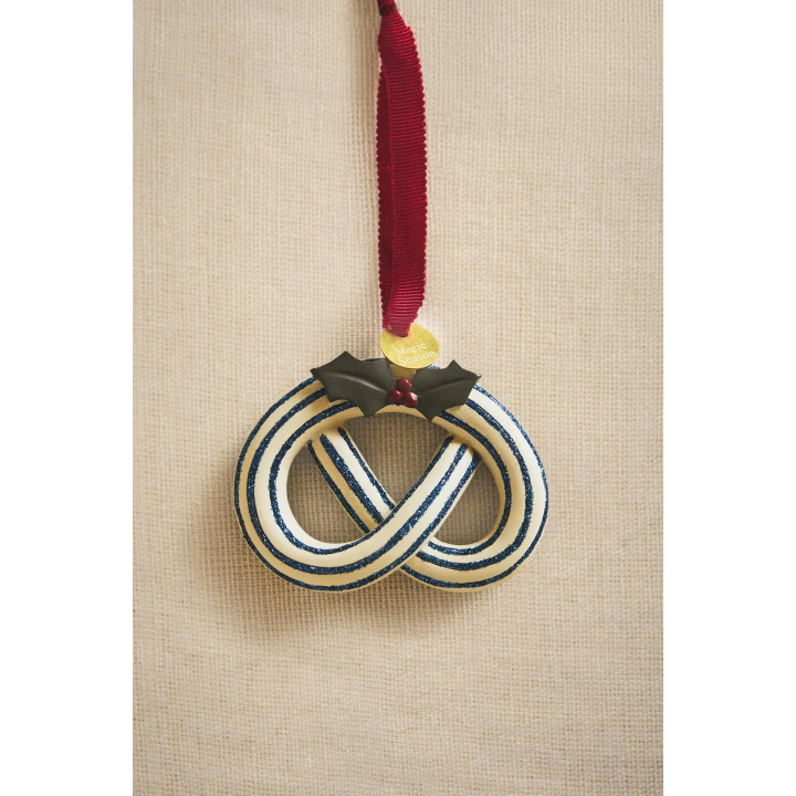 GLITTERY PRETZEL CHRISTMAS TREE DECORATION