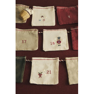 Рождественский вышитый календарь-гирлянда