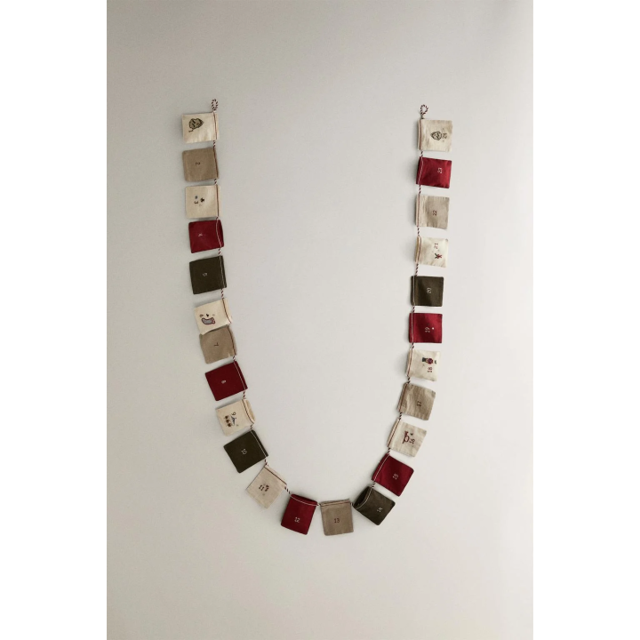 Рождественский вышитый календарь-гирлянда