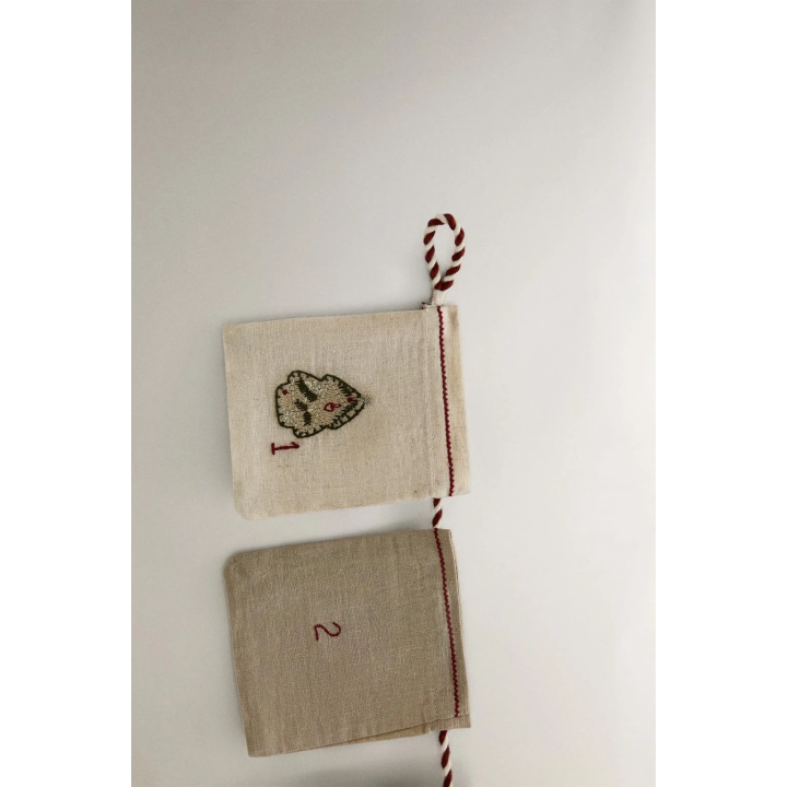 Рождественский вышитый календарь-гирлянда