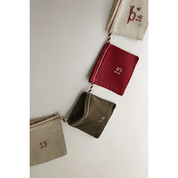 Рождественский вышитый календарь-гирлянда