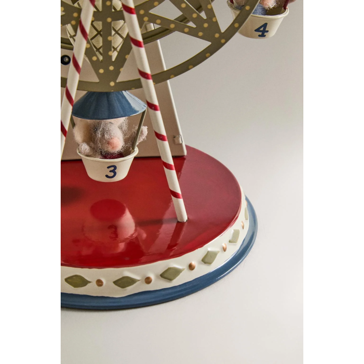 Музыкальное колесо обозрения в новогоднем стиле