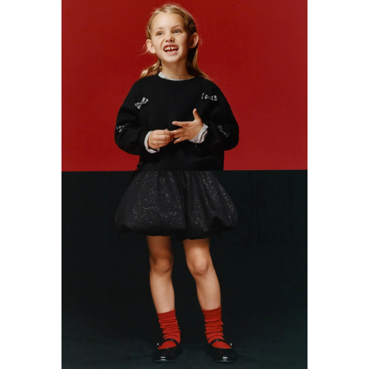 ТОЛСТОВКА С БАНТАМИ И БЛЕСТКАМИ