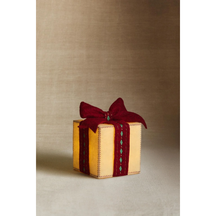 MEDIUM LIGHT-UP CHRISTMAS GIFT