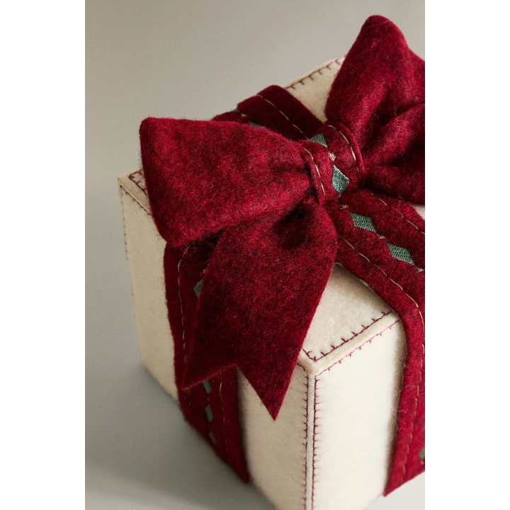 MEDIUM LIGHT-UP CHRISTMAS GIFT