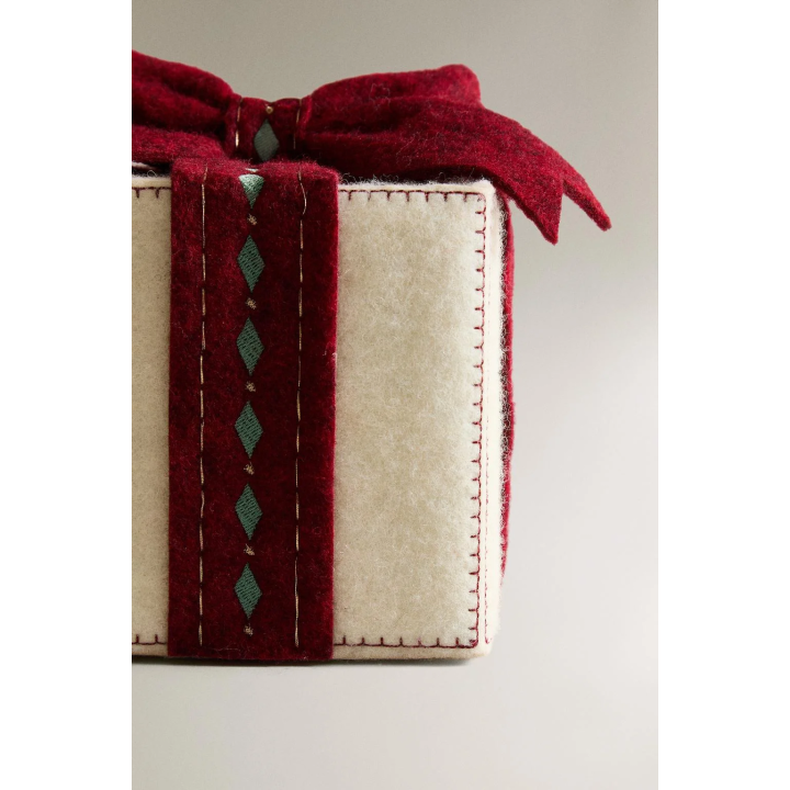 MEDIUM LIGHT-UP CHRISTMAS GIFT