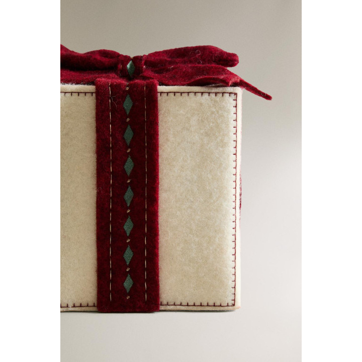 Большой рождественский подарок со встроенным светом