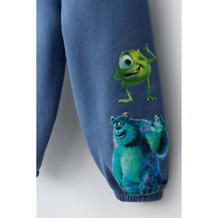 БРЮКИ-ДЖОГГЕРЫ С ПРИНТОМ «КОРПОРАЦИЯ МОНСТРОВ» © DISNEY PIXAR