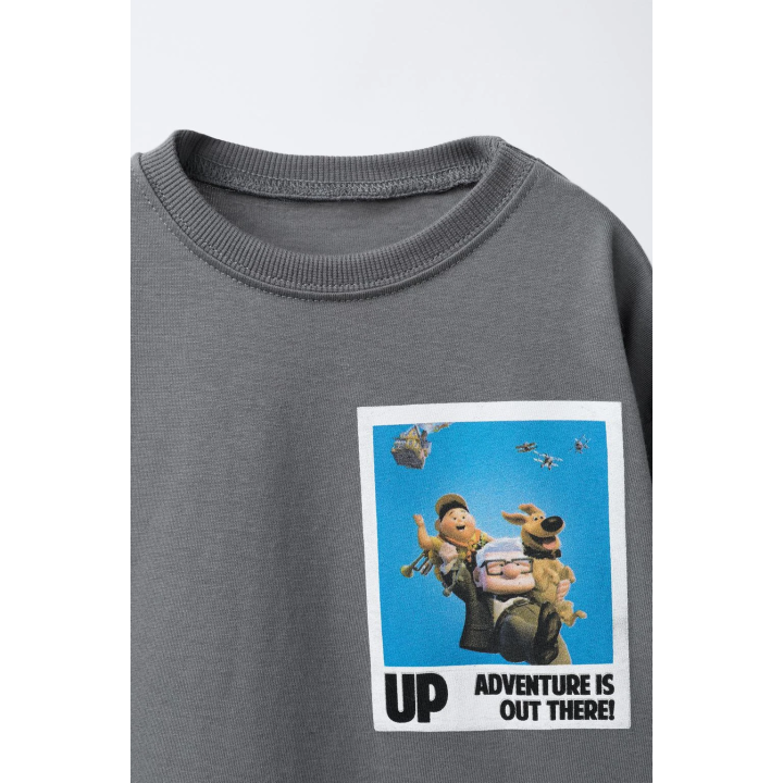 ФУТБОЛКА С ПРИНТОМ UP © DISNEY