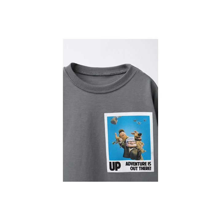 ФУТБОЛКА С ПРИНТОМ UP © DISNEY