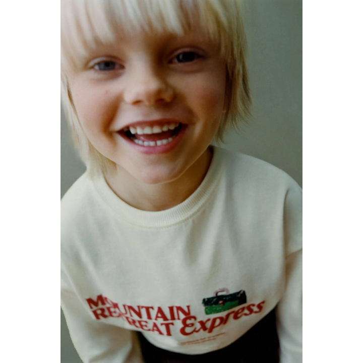 ЛОНГСЛИВ С РЕЛЬЕФНЫМ ПРИНТОМ