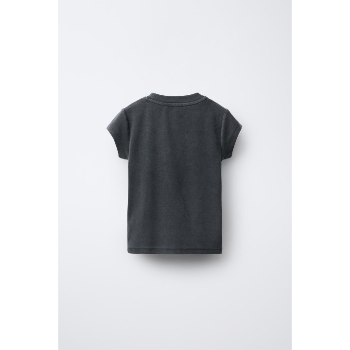 ФУТБОЛКА С ЭФФЕКТОМ ПОТЕРТОСТИ И СТРАЗАМИ