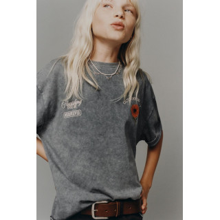 Футболка с цветочным принтом гармент-дай и эффектом выцветания