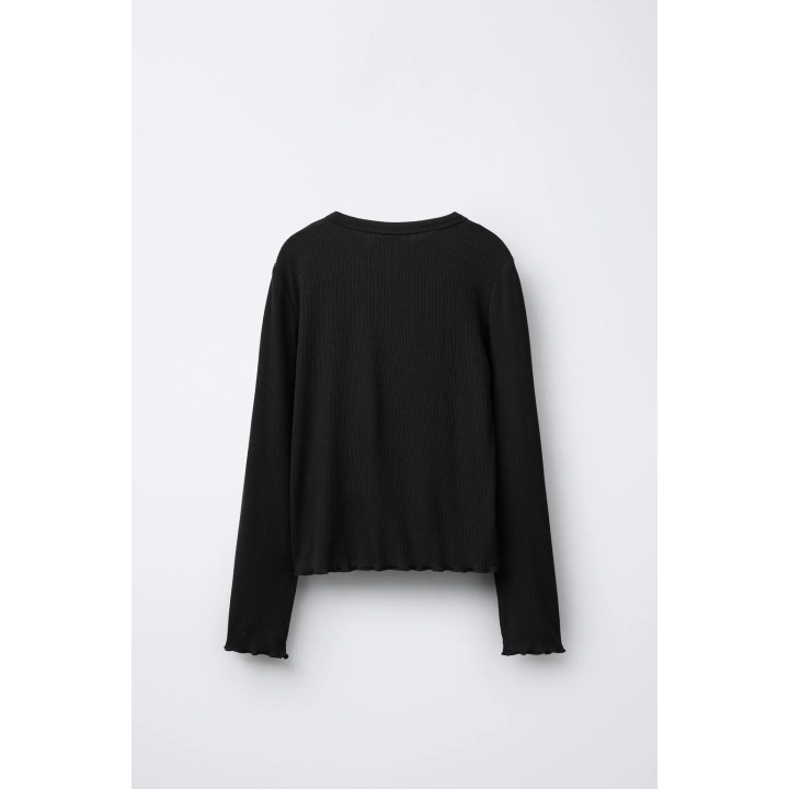 Футболка с пайетками и ребристой фактурой