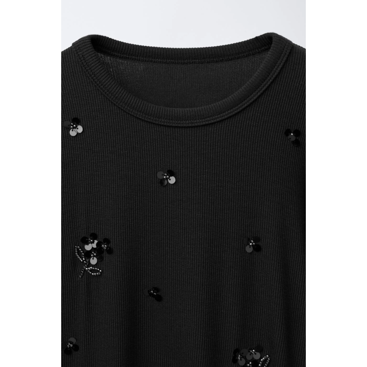 Футболка с пайетками и ребристой фактурой