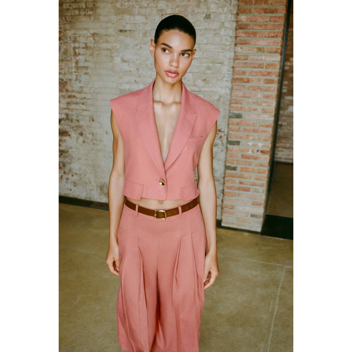 УКОРОЧЕННЫЙ ЖИЛЕТ С КЛАПАНАМИ ИЗ ЛЬНЯНОЙ ТКАНИ