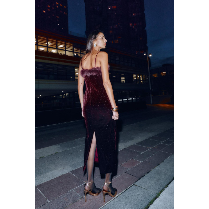 БАРХАТНОЕ ПЛАТЬЕ МИДИ С БУСИНАМИ И ВОРСИСТЫМ ЭФФЕКТОМ