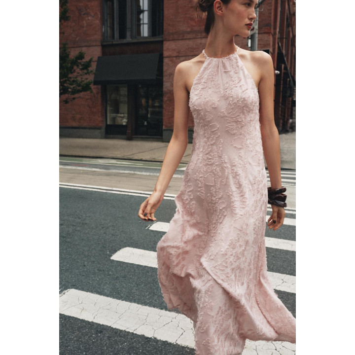 ПЛАТЬЕ-МИДИ С БАХРОМОЙ И ГОРЛОВИНОЙ ХАЛТЕР