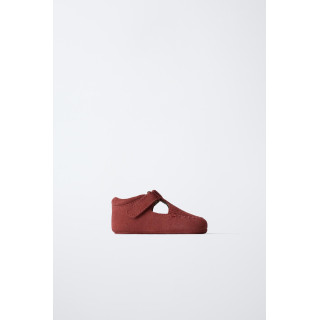 Туфли на ремешке из кожи