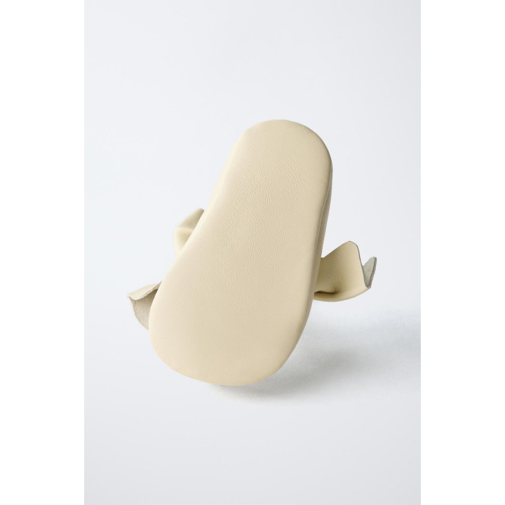 Туфли-балетки из кожи