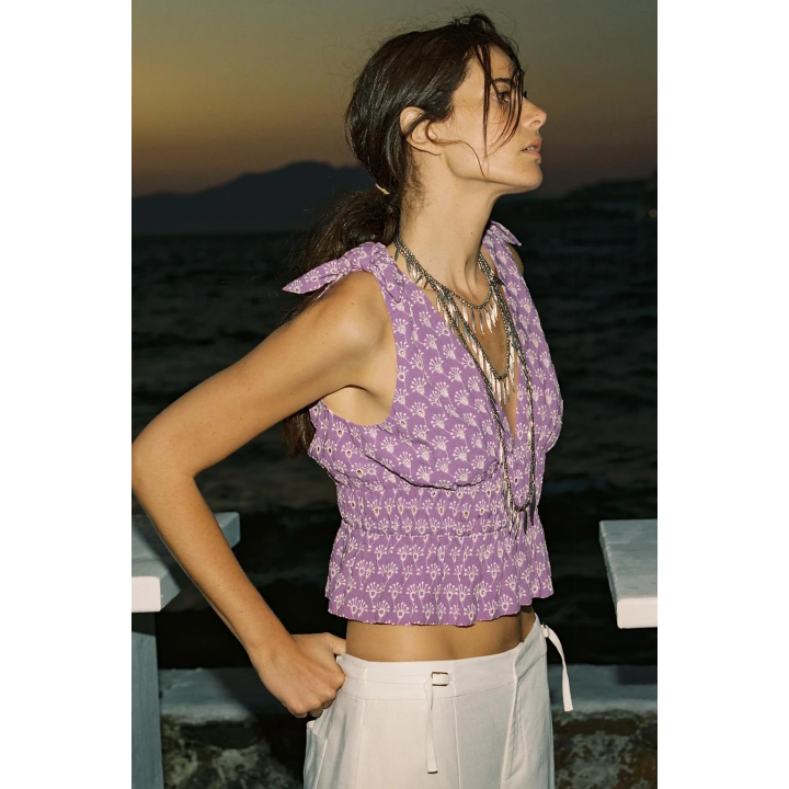 ТОП С ЗАВЯЗКАМИ И ПЕРФОРИРОВАННОЙ ВЫШИВКОЙ