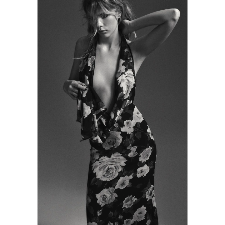 ДЛИННОЕ ПЛАТЬЕ С УЗЛОМ И ЦВЕТОЧНЫМ ПРИНТОМ