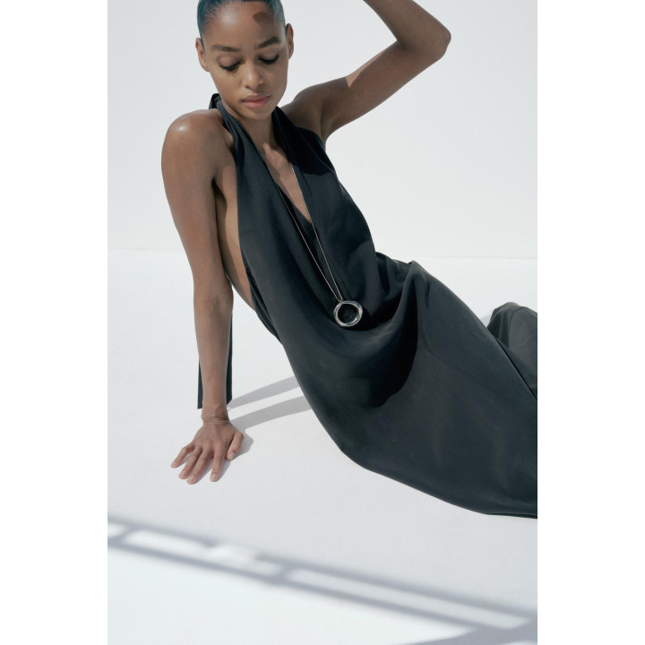 ПЛАТЬЕ МИДИ С ГОРЛОВИНОЙ ХАЛТЕР И ЗАВЯЗКАМИ