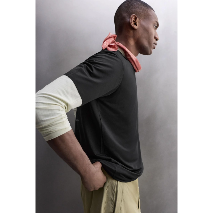 СПОРТИВНАЯ ФУТБОЛКА С ПРИНТОМ ДЛЯ БЕГА