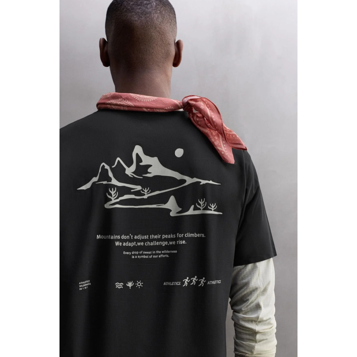 СПОРТИВНАЯ ФУТБОЛКА С ПРИНТОМ ДЛЯ БЕГА