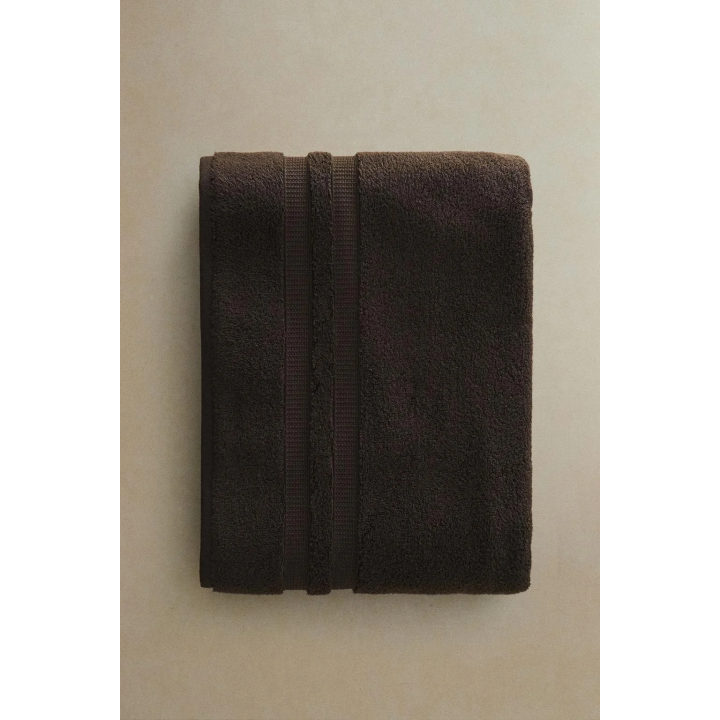 ЛЕГКИЕ ПЕРФОРИРОВАННЫЕ ШОРТЫ