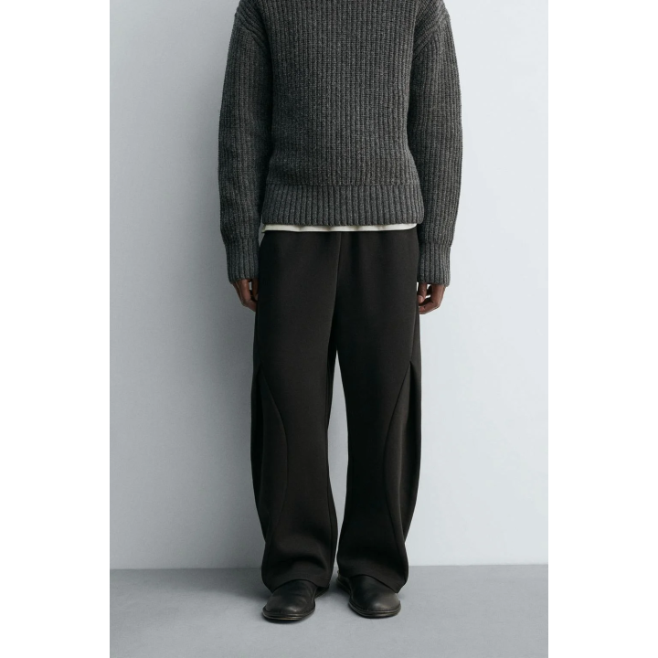 Брюки свободного кроя с плиссированными шарами эффекта неопрена