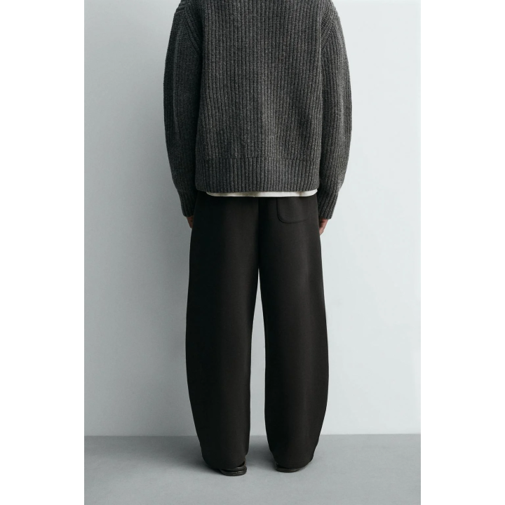 Брюки свободного кроя с плиссированными шарами эффекта неопрена