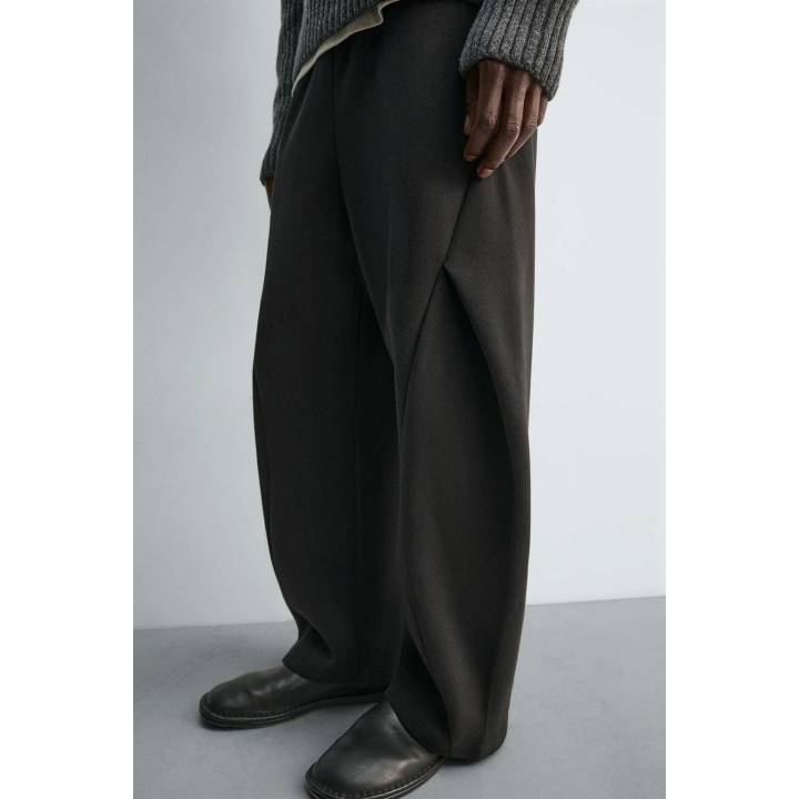 Брюки свободного кроя с плиссированными шарами эффекта неопрена