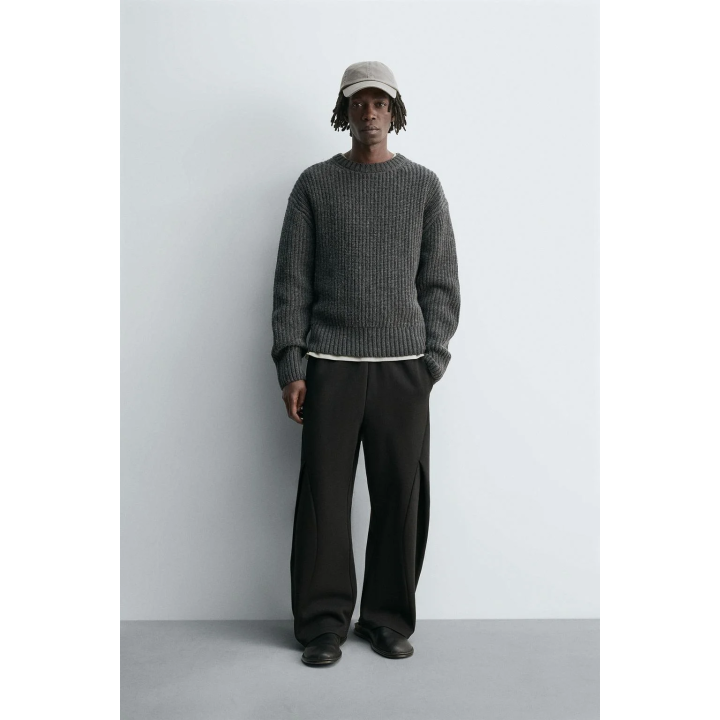 Брюки свободного кроя с плиссированными шарами эффекта неопрена