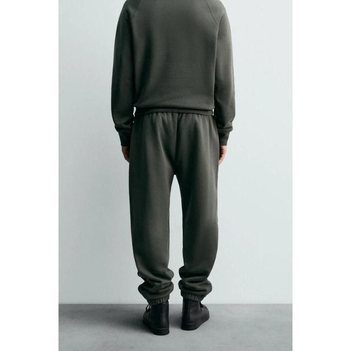 ДЖОГГЕРЫ КЛАССИЧЕСКОГО КРОЯ С КАНТОМ