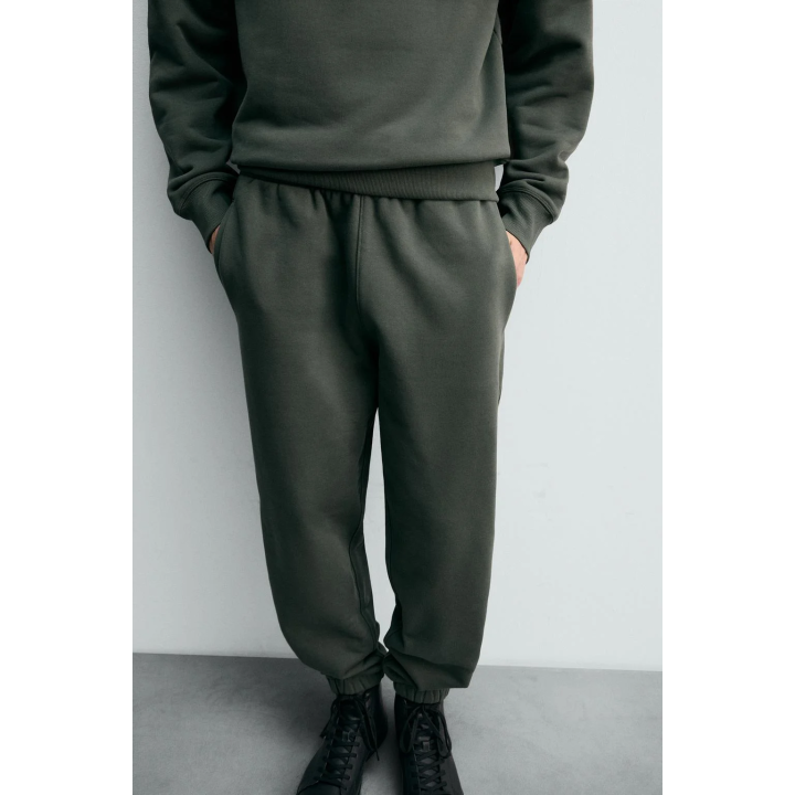 ДЖОГГЕРЫ КЛАССИЧЕСКОГО КРОЯ С КАНТОМ