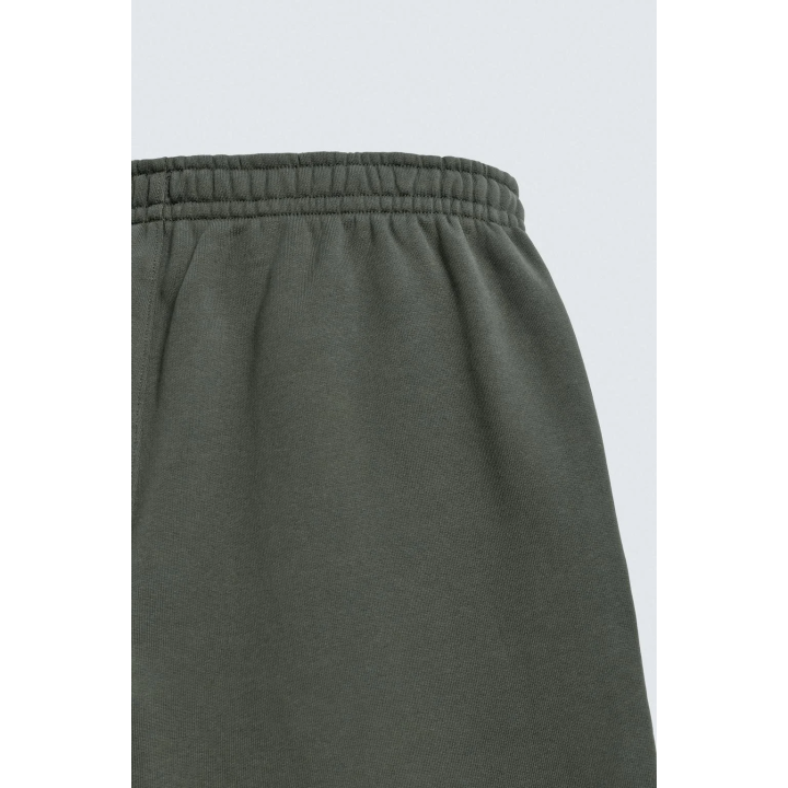 ДЖОГГЕРЫ КЛАССИЧЕСКОГО КРОЯ С КАНТОМ